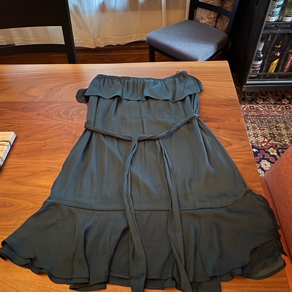 Green strapless dress